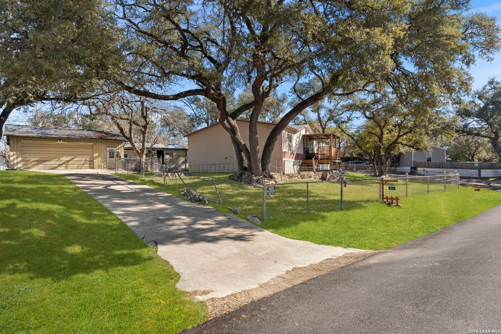 Photo of 397 Ridgeview, Canyon Lake, TX 78133 (MLS # 1947645)