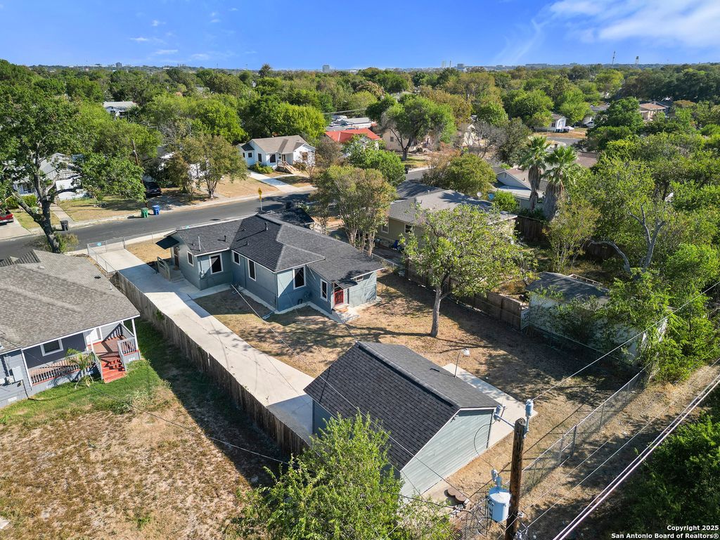 Photo of 422 W WILDWOOD, San Antonio, TX 78213 (MLS # 1916479)