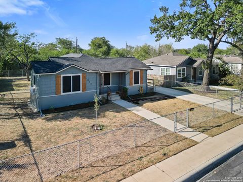 Photo of 422 W WILDWOOD, San Antonio, TX 78213 (MLS # 1916479)