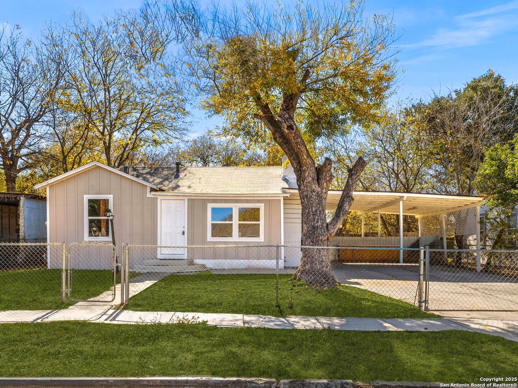 Photo of 846 San Angelo, San Antonio, TX 78201 (MLS # 1930132)