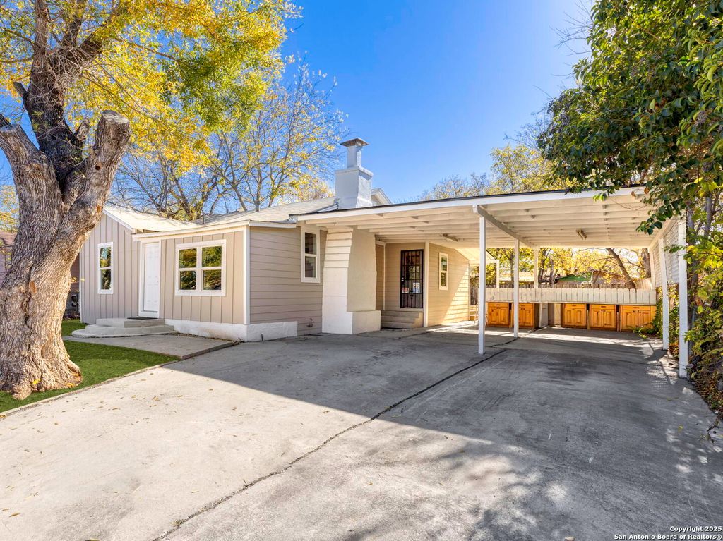 Photo of 846 San Angelo, San Antonio, TX 78201 (MLS # 1930132)