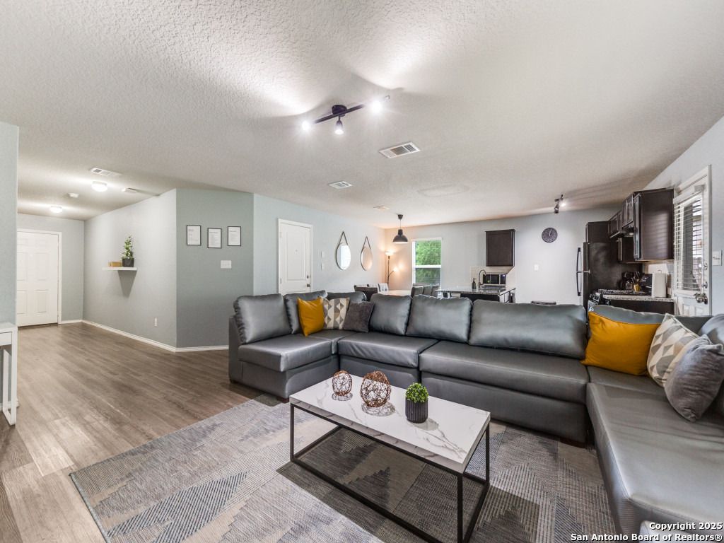 Photo of 11326 Babcock Bnd, San Antonio, TX 78249 (MLS # 1938887)