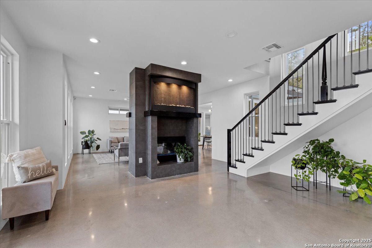 714 Misty Water Ln