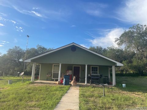 720 ingram Devine TX 78016