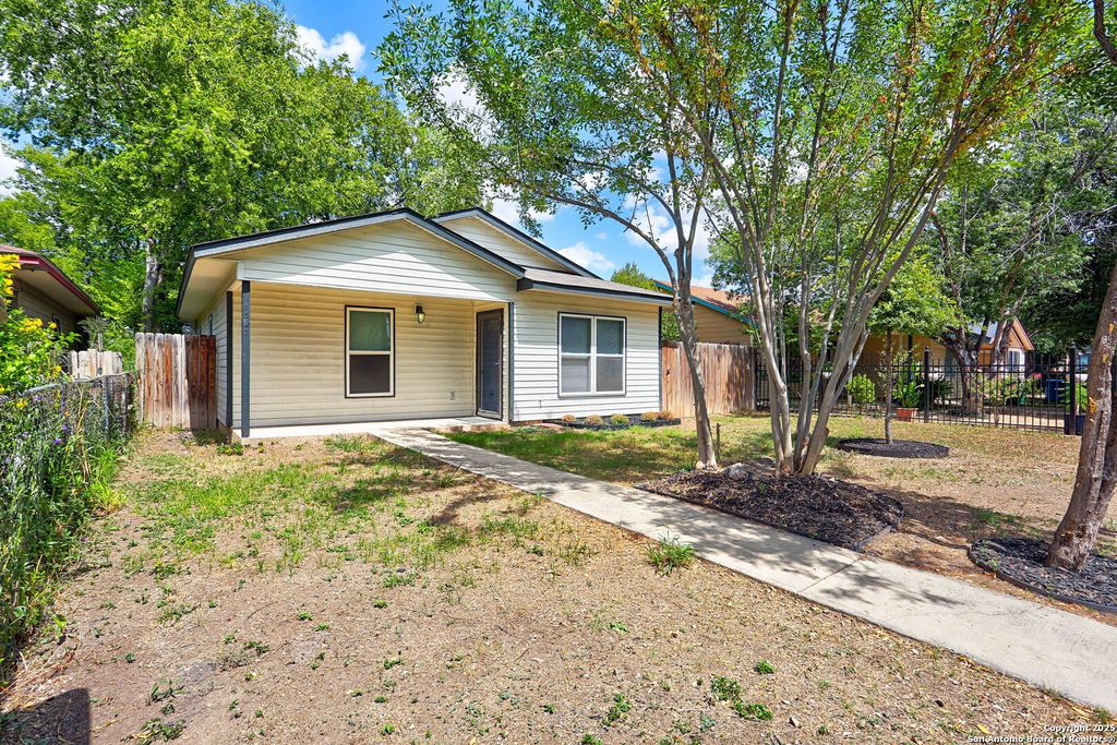 Photo of 1327 Colima St, San Antonio, TX 78207 (MLS # 1911376)