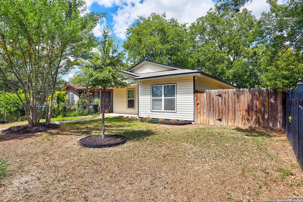 Photo of 1327 Colima St, San Antonio, TX 78207 (MLS # 1911376)