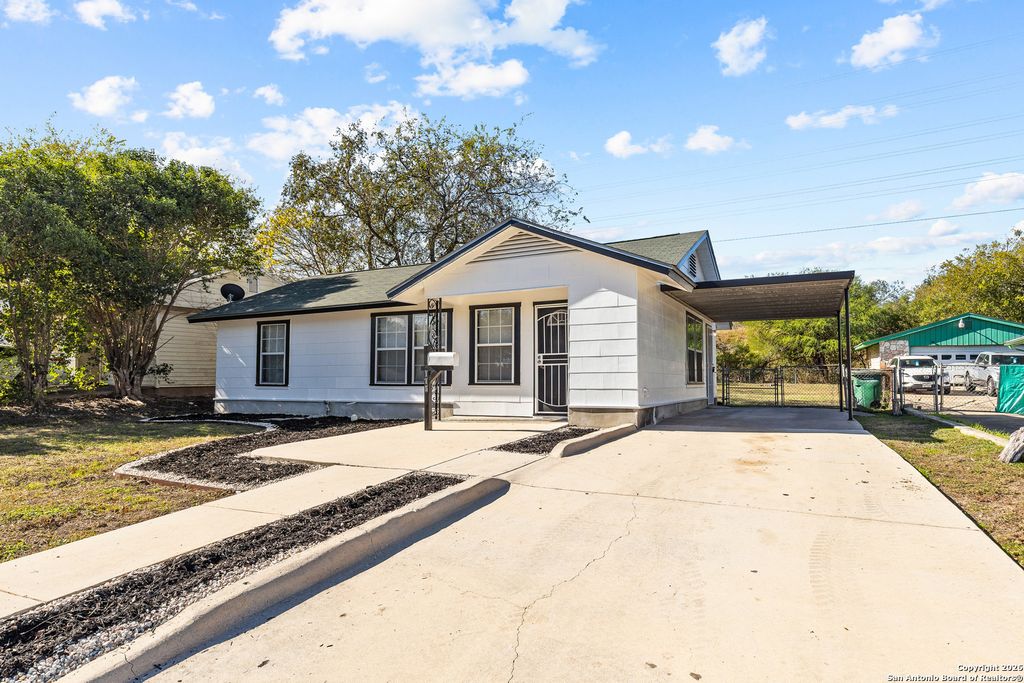 Photo of 115 Robeson, San Antonio, TX 78220 (MLS # 1932518)