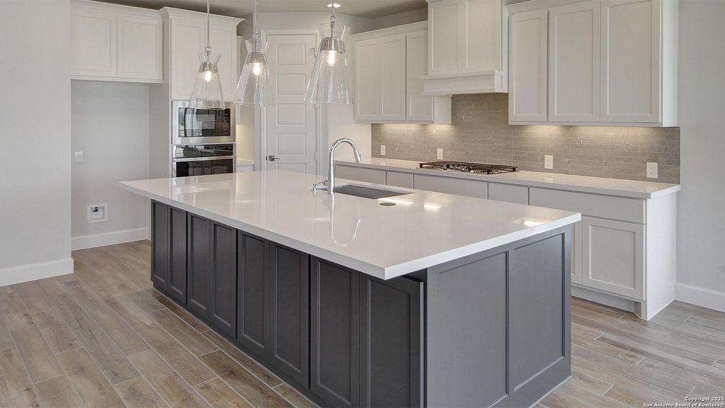 Photo of 406 Fandango, Boerne, TX 78006 (MLS # 1848442)