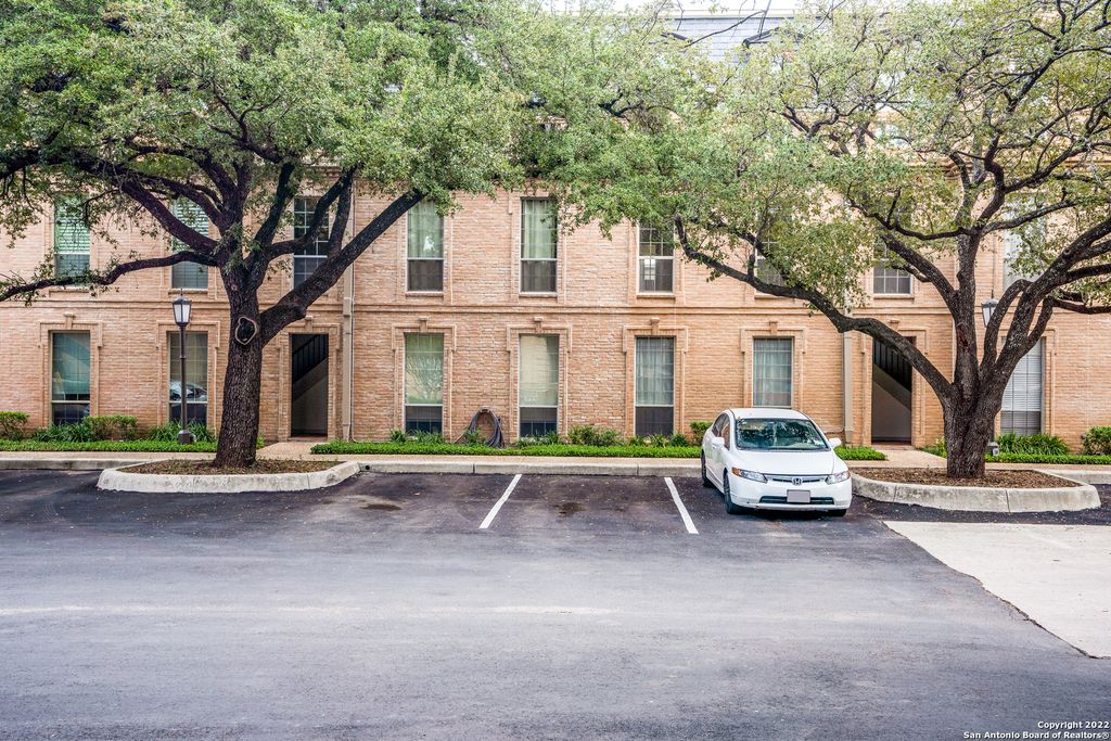 Photo of 7711 BROADWAY 27C #27C, San Antonio, TX 78209 (MLS # 1958962)