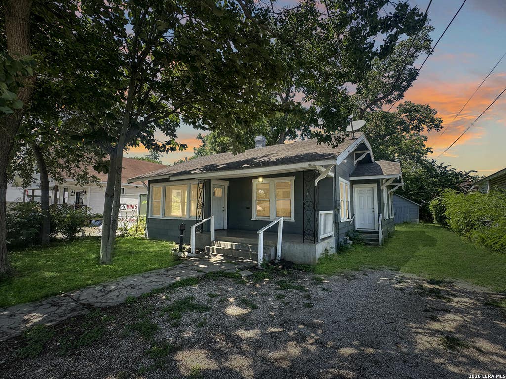 Photo of 423 Barrett Place, San Antonio, TX 78225 (MLS # 2006842)