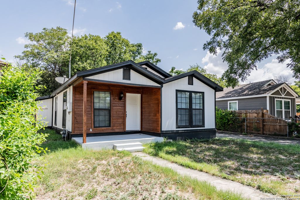 Photo of 215 Oelkers, San Antonio, TX 78204 (MLS # 1930979)