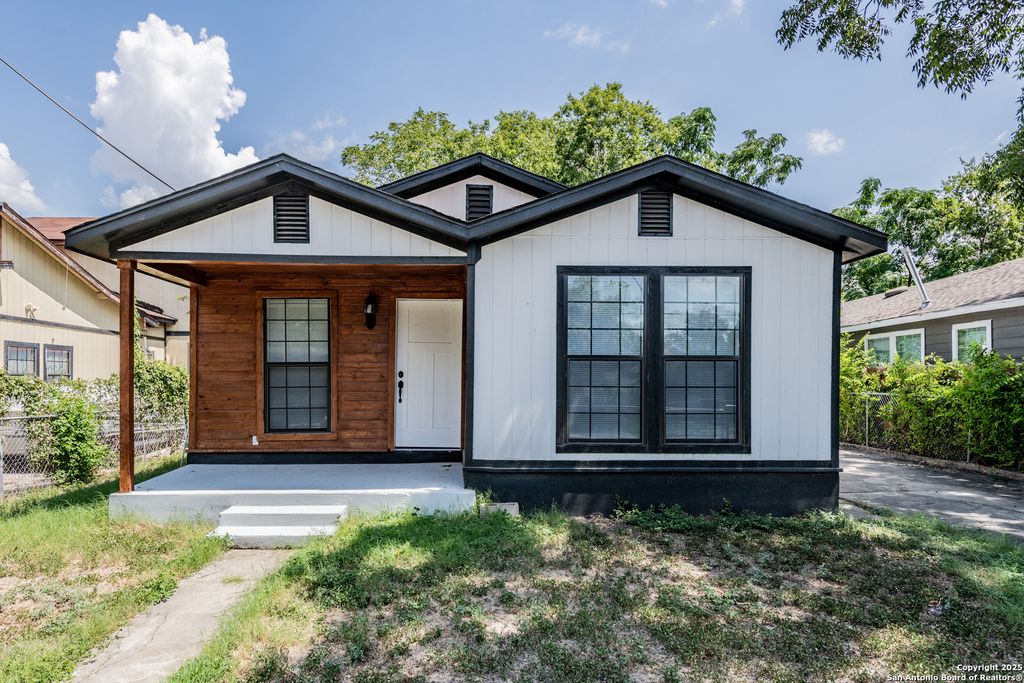 Photo of 215 Oelkers, San Antonio, TX 78204 (MLS # 1930979)