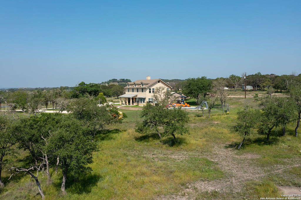 Photo of 140 Twin Springs Rd N, Kerrville, TX 78028 (MLS # 1804377)