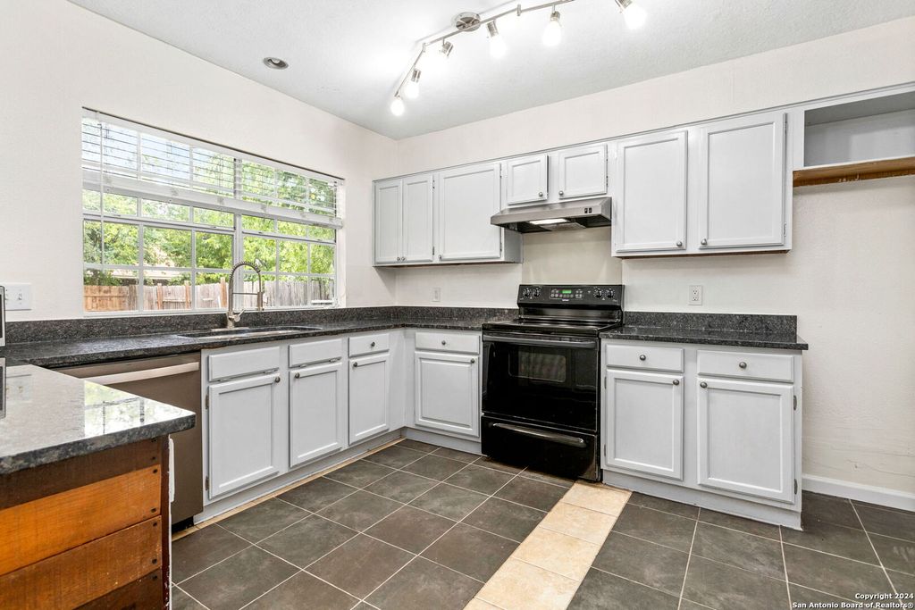 Photo of 9110 CHINON, San Antonio, TX 78250 (MLS # 1925924)