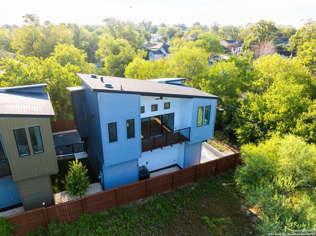 Photo of 108 Vine St #103, San Antonio, TX 78210 (MLS # 1912205)