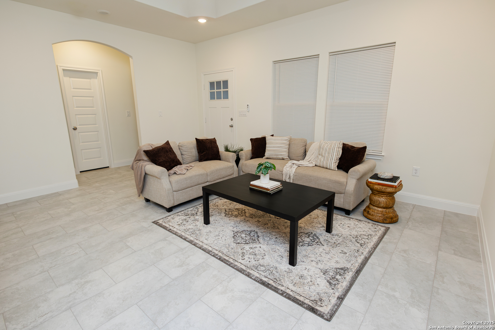 1531 W Ridgewood Ct