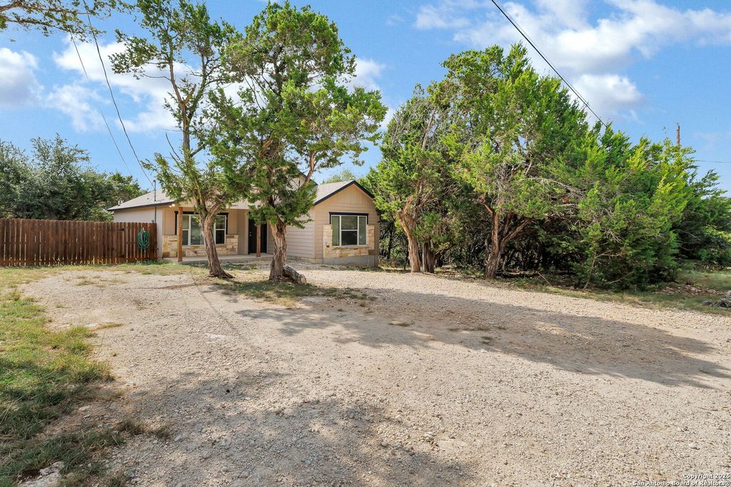Photo of 1232 Eastview Dr, Canyon Lake, TX 78133 (MLS # 1913939)