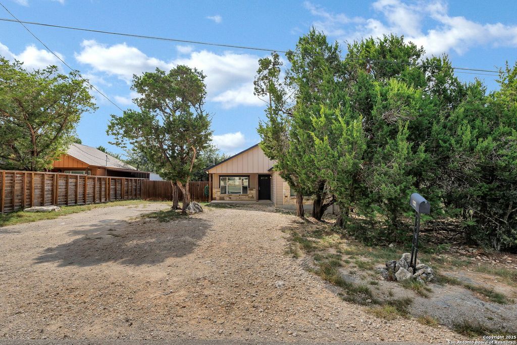 Photo of 1232 Eastview Dr, Canyon Lake, TX 78133 (MLS # 1913939)