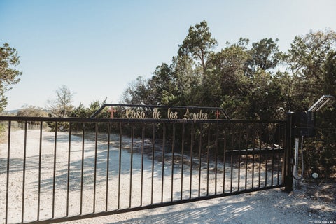 Photo of 27375 TOUTANT BEAUREGARD RD, Boerne, TX 78006 (MLS # 2020097)