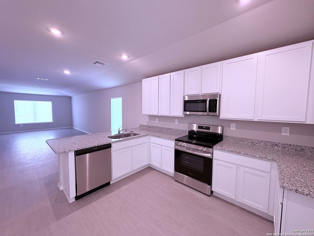 Photo of 729 Canyon View, Seguin, TX 78155 (MLS # 1912988)