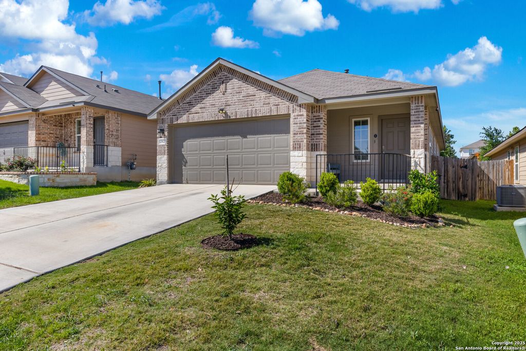 Photo of 13927 Borolanite Dr, San Antonio, TX 78253 (MLS # 1929651)