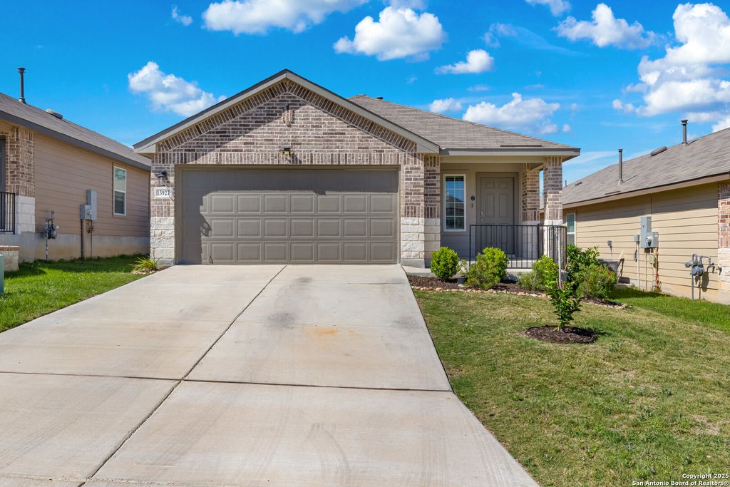 Photo of 13927 Borolanite Dr, San Antonio, TX 78253 (MLS # 1929651)