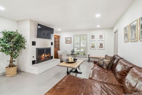 425 edgewater New Braunfels TX 78130