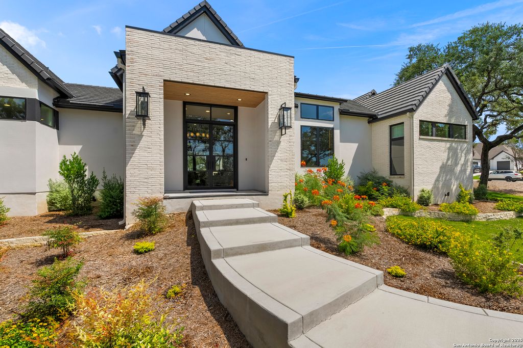 Photo of 8191 Blue Oak Way, San Antonio, TX 78266 (MLS # 1934406)