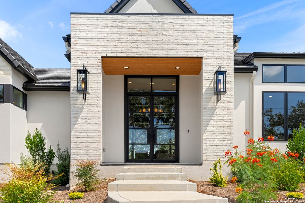 Photo of 8191 Blue Oak Way, San Antonio, TX 78266 (MLS # 1934406)