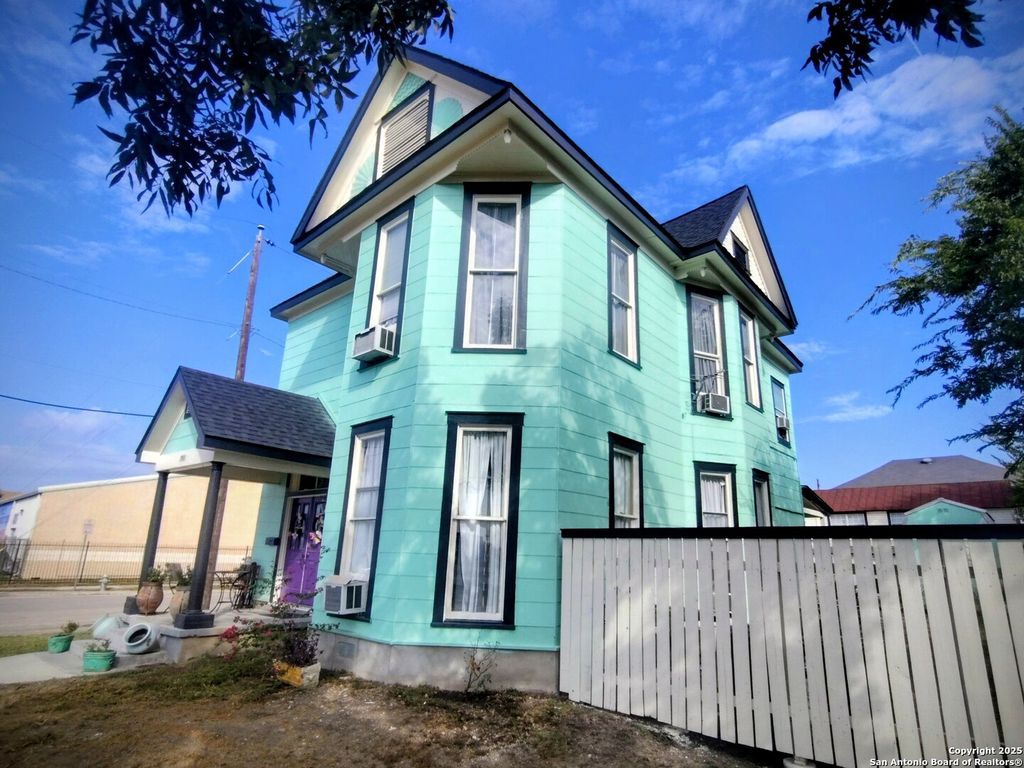 Photo of 1901 interstate 35, San Antonio, TX 78208 (MLS # 1914547)