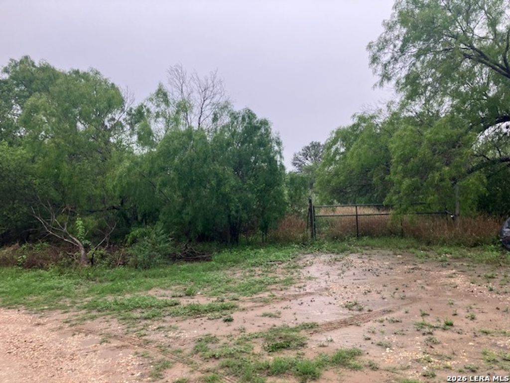 Photo of 332 Private Road 6632, Devine, TX 78016 (MLS # 1959401)