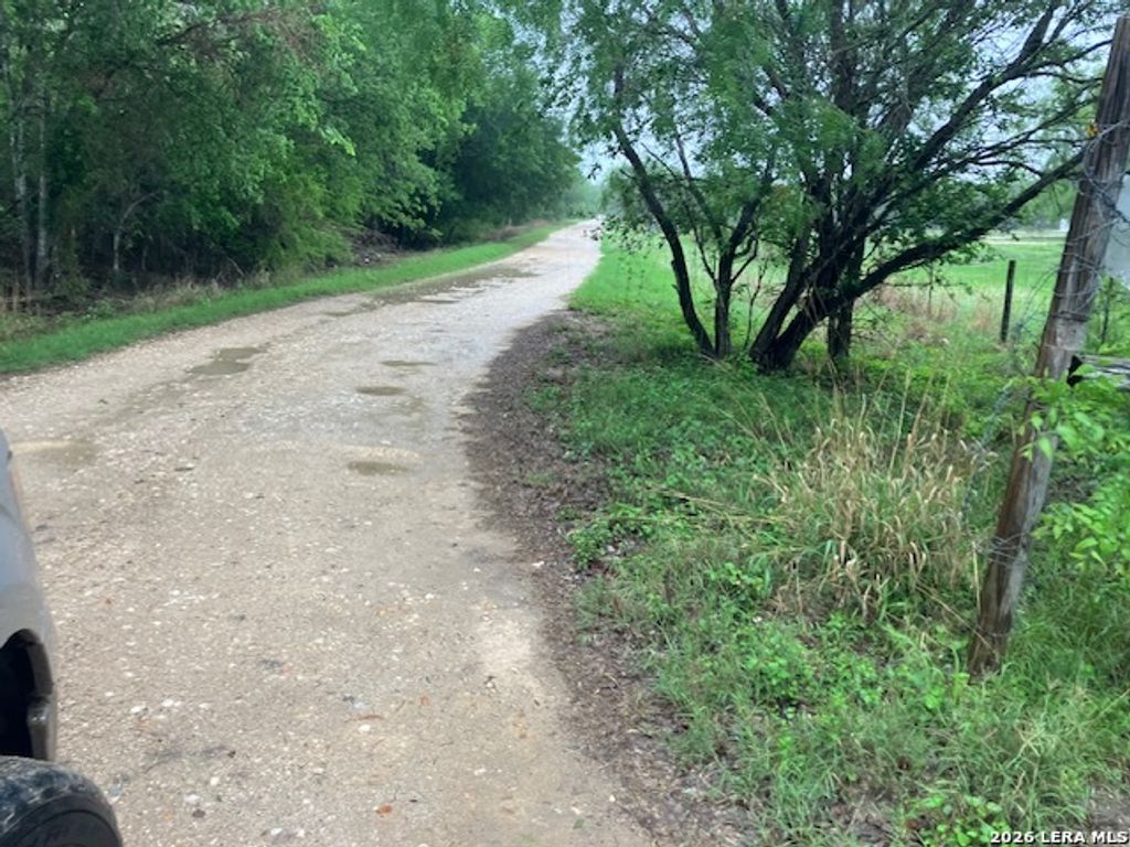 Photo of 332 Private Road 6632, Devine, TX 78016 (MLS # 1959401)