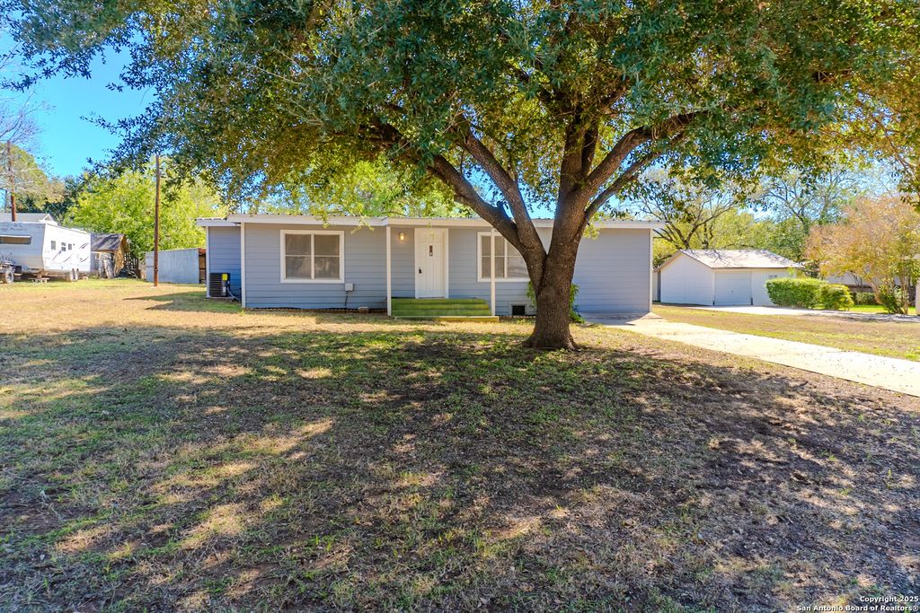 Photo of 1010 F St, Floresville, TX 78114 (MLS # 1920252)