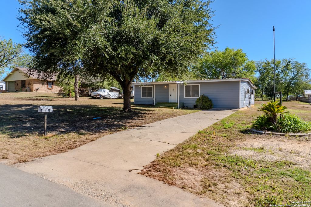 Photo of 1010 F St, Floresville, TX 78114 (MLS # 1920252)