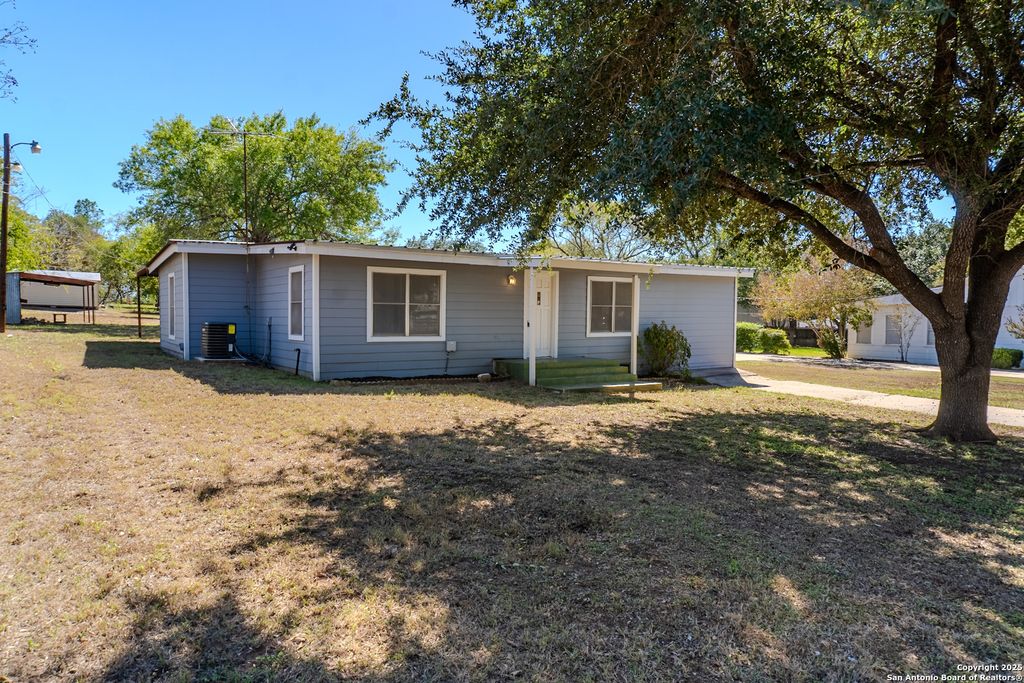 Photo of 1010 F St, Floresville, TX 78114 (MLS # 1920252)