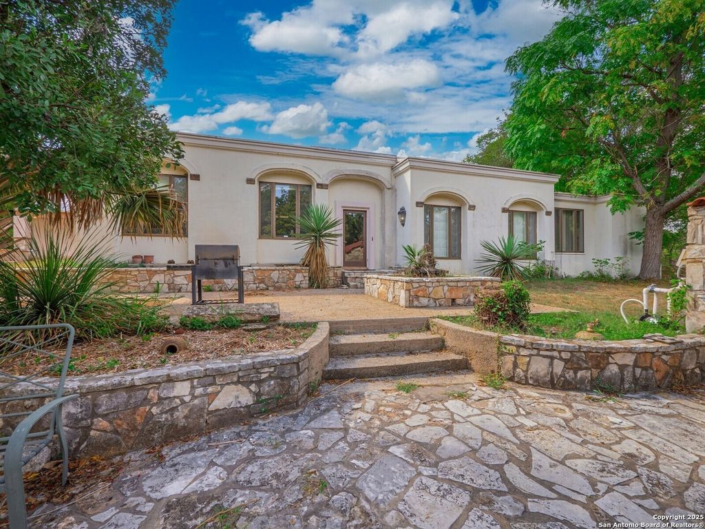 Photo of 901 RIVER RD, Boerne, TX 78006 (MLS # 1909757)