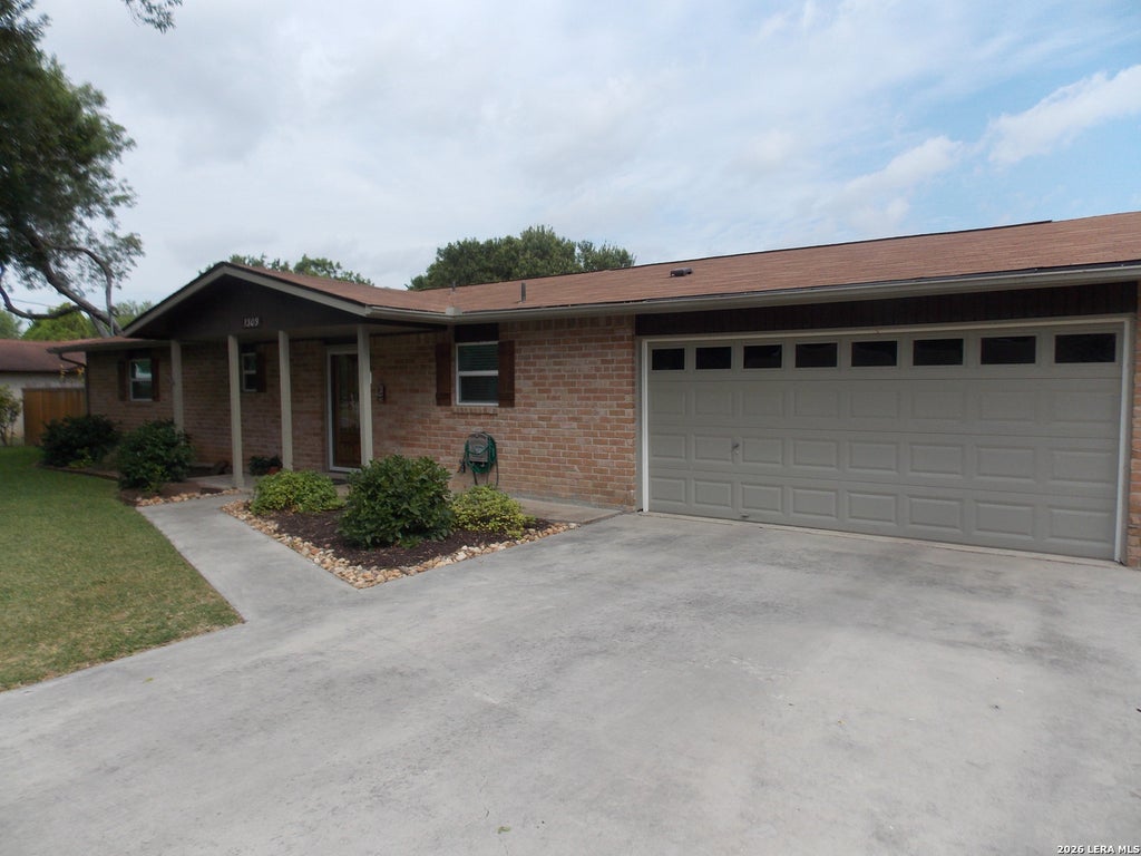 Photo of 1309 Azalea Lane, New Braunfels, TX 78130 (MLS # 2008331)
