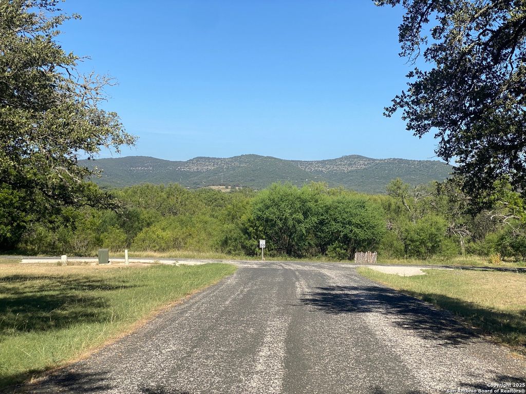 Photo of 31 Ridge Loop, Rio Frio, TX 78879 (MLS # 1930312)