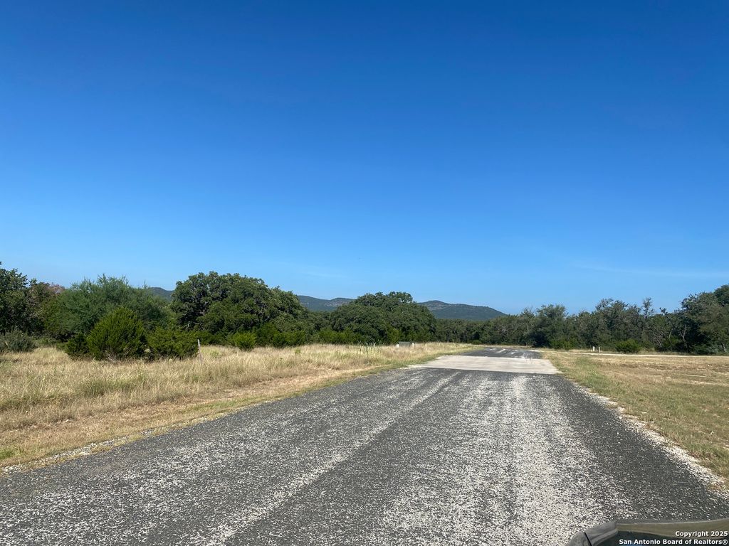 Photo of 31 Ridge Loop, Rio Frio, TX 78879 (MLS # 1930312)