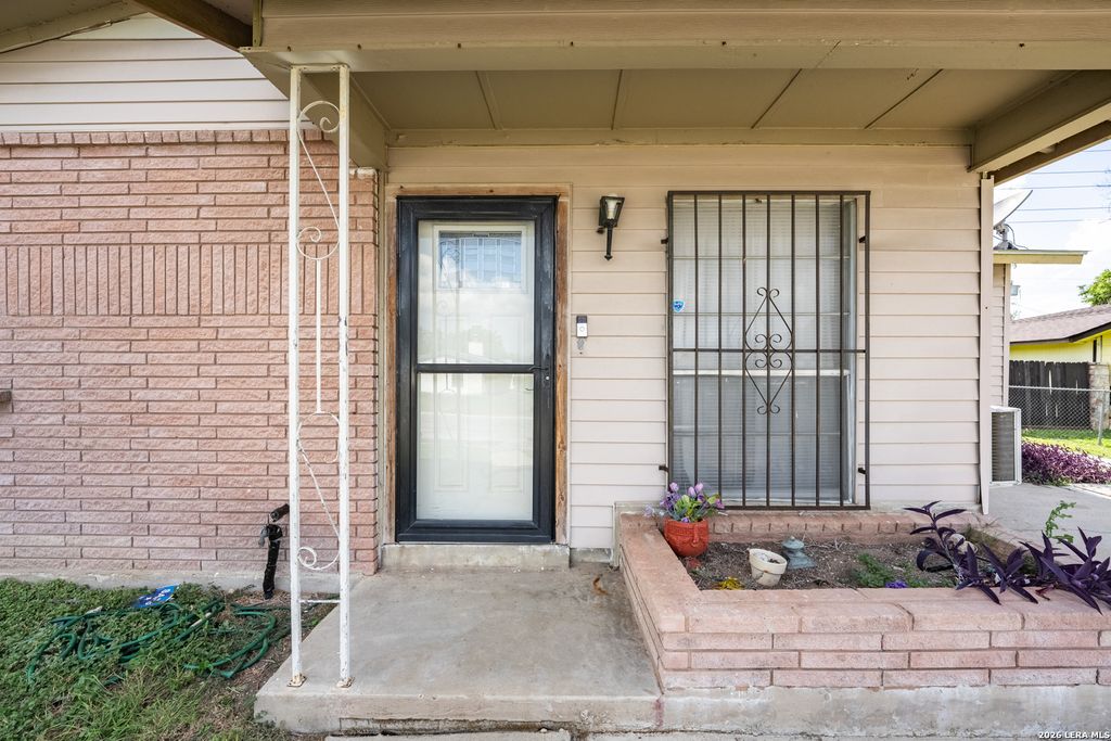 Photo of 2519 Spur Dr, San Antonio, TX 78227 (MLS # 2001371)