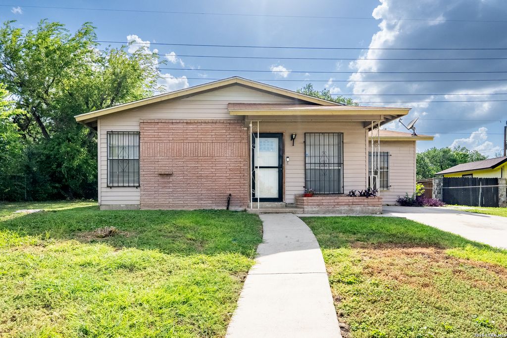 Photo of 2519 Spur Dr, San Antonio, TX 78227 (MLS # 2001371)