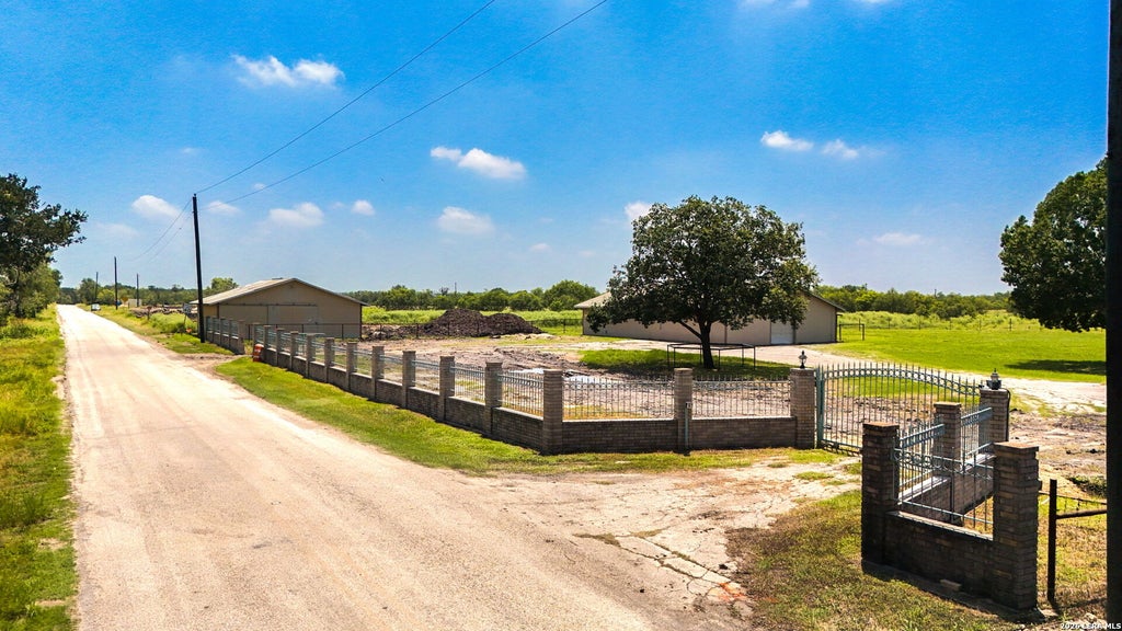Photo of 166 LOWER SEGUIN RD, Marion, TX 78124 (MLS # 1994466)