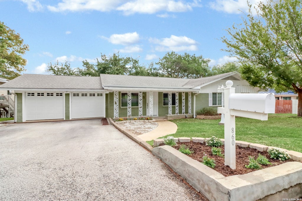Photo of 860 Oak Ln, New Braunfels, TX 78130 (MLS # 2024236)