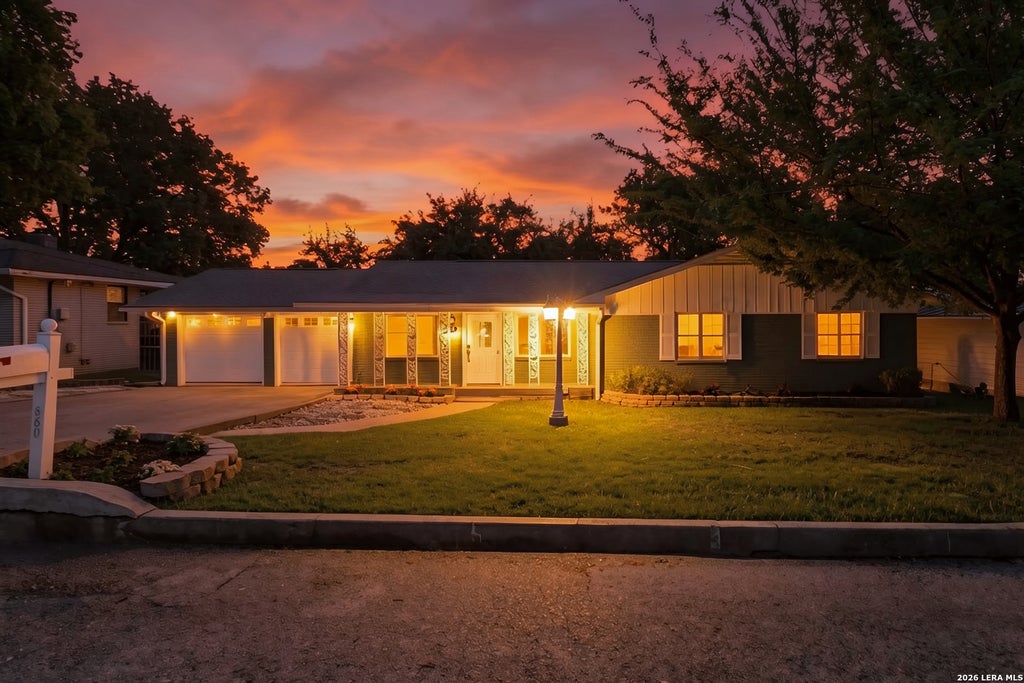 Photo of 860 Oak Ln, New Braunfels, TX 78130 (MLS # 2024236)