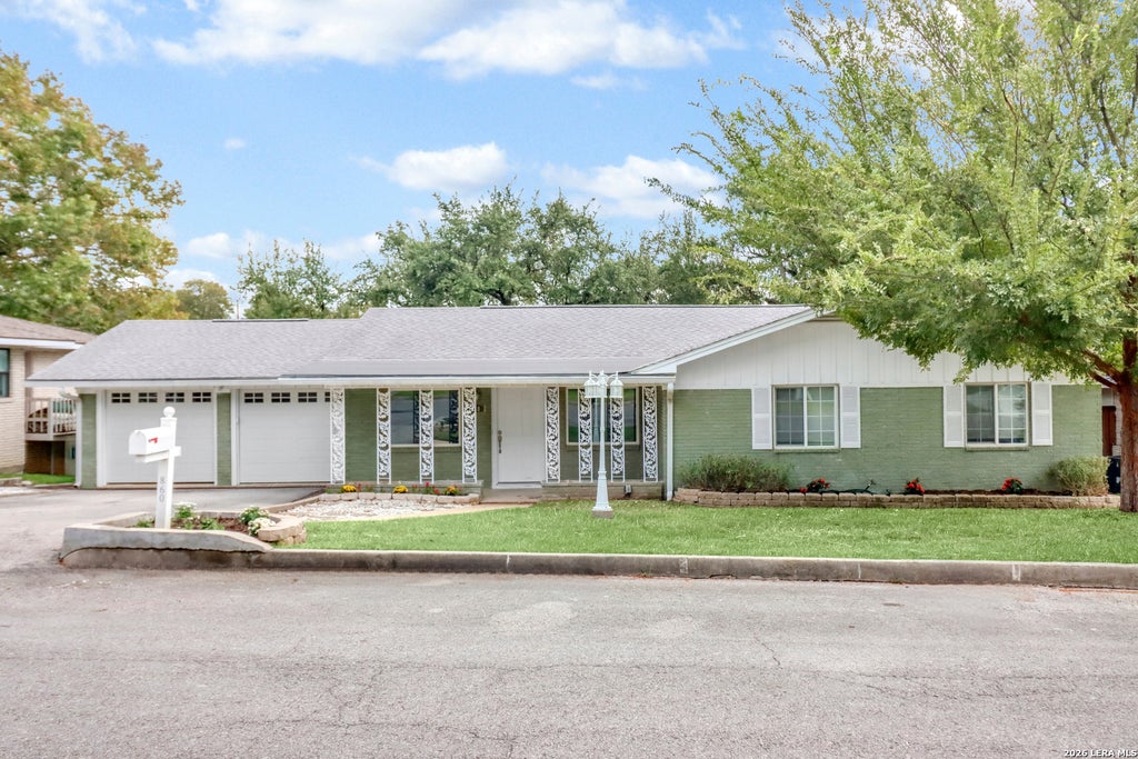 Photo of 860 Oak Ln, New Braunfels, TX 78130 (MLS # 2024236)