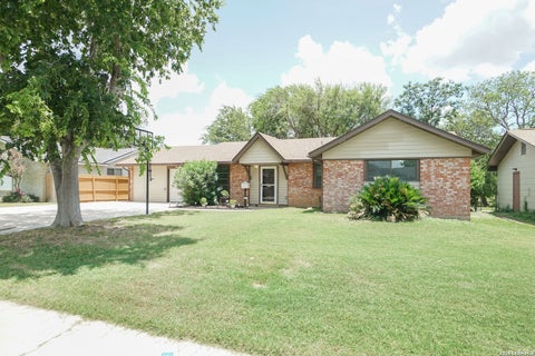 Photo of 221 MEADOW LN, Schertz, TX 78154 (MLS # 1998640)