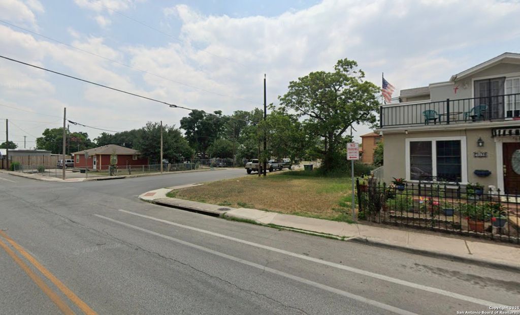 Photo of 727 S Trinity St, San Antonio, TX 78207 (MLS # 1838892)