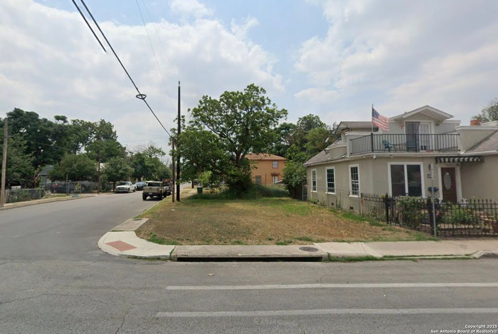 Photo of 727 S Trinity St, San Antonio, TX 78207 (MLS # 1838892)