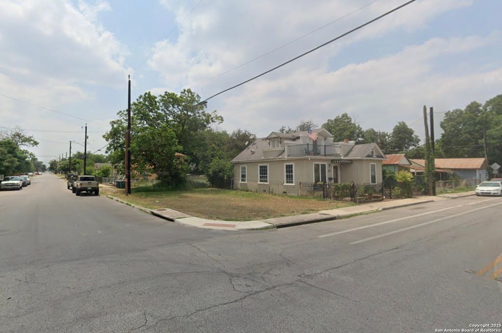 Photo of 727 S Trinity St, San Antonio, TX 78207 (MLS # 1838892)