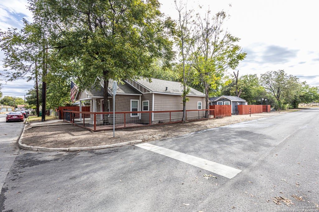 Photo of 1202 N CENTER, San Antonio, TX 78202 (MLS # 2010349)